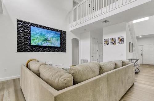 Cumbrian Lakes House | Stunning 5 bedroom pool home in gated community minutes from Disney