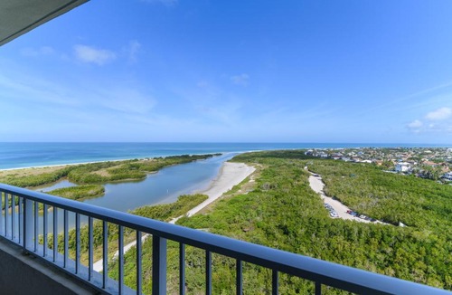 Marco Island Apartment | Stunning Beachfront Penthouse on 19th Floor I Desirable Front Unit