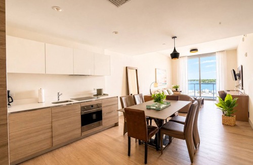 Hollywood Condo | Stunning Intracoastal Views and Sunset Steps F/beach