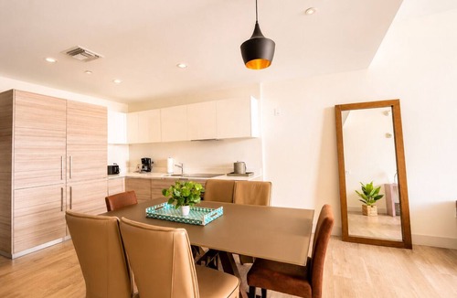 Hollywood Condo | Stunning Intracoastal Views and Sunset Steps F/beach