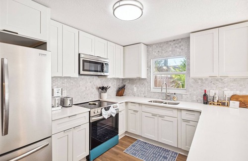 Chandler Park House | Stunning Modern And Elegant Townhome. Five Minute Walk To The Beach ☀️