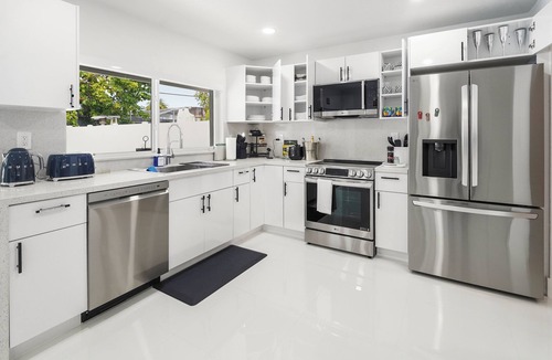Miramar House | Stunning Newly Renovated Pool Oasis 3B 2BA in Miramar Isles.