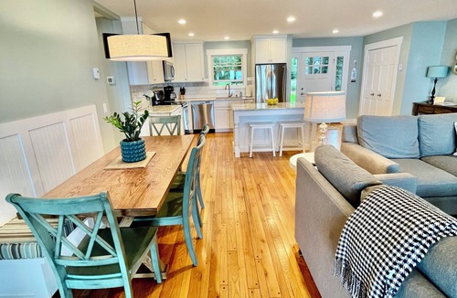Suttons Bay Cottage | Stunning peaceful 150ft waterfront, 3bed/2bath cottage/2 SUPs,3 kayak's & bikes