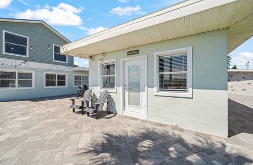 Orlando Beach Condo | Stunning Riverfront Villa W/Steps from Private Beach Access & Perfect Setting for Events ⛵🌅