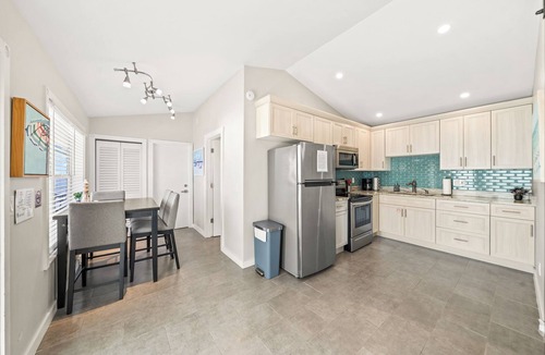 Orlando Beach Condo | Stunning Riverfront Balcony Views! W/Private Beach Access & Perfect Setting for Events ⛱️