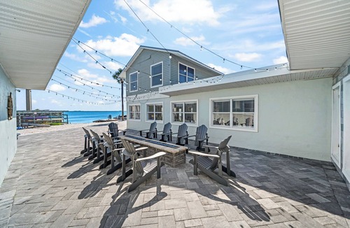 Orlando Beach Condo | Stunning Riverfront Balcony Views! W/Private Beach Access & Perfect Setting for Events ⛱️