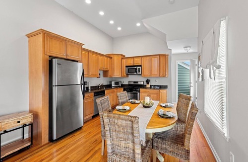 North Beach Haven House | Stunning Roof Deck Views! North Beach Haven Home. Close to Everything