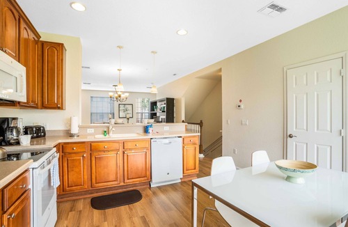 Florida Central Atlantic Coast House | Stunning tri-level townhome at Vista Cay Resort *close to supermarket*