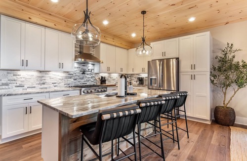 Ranger Cabin | Stunning Views | Sauna | Hot tub | Bar- 2 Kitchens