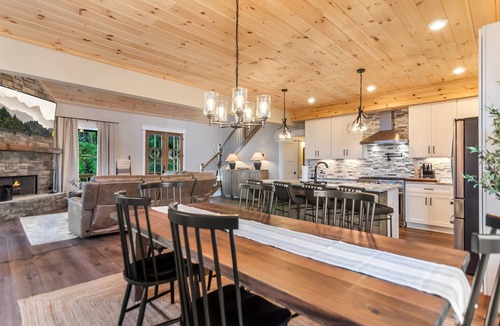 Ranger Cabin | Stunning Views | Sauna | Hot tub | Bar- 2 Kitchens