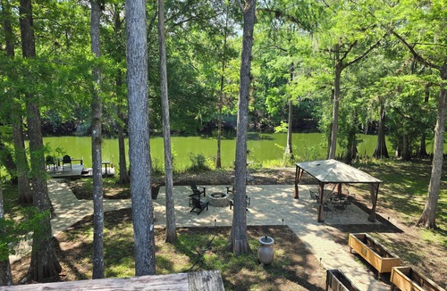 Dunnellon Cabin | Stunning Withlacoochee Riverside Retreat near Rainbow Rivers sleeps 16 5br 4ba