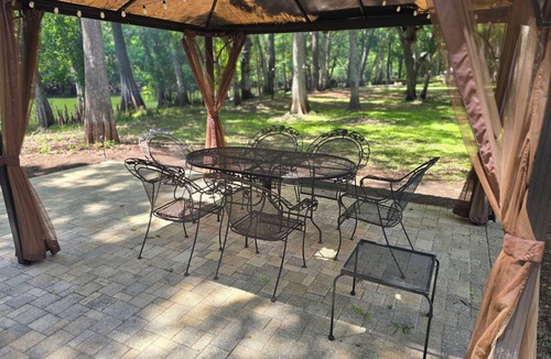 Dunnellon Cabin | Stunning Withlacoochee Riverside Retreat near Rainbow Rivers sleeps 16 5br 4ba