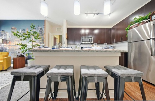 Courier City - Oscawana Apartment | Stylish 2BR w Balcony Pool Pet-friendly 15