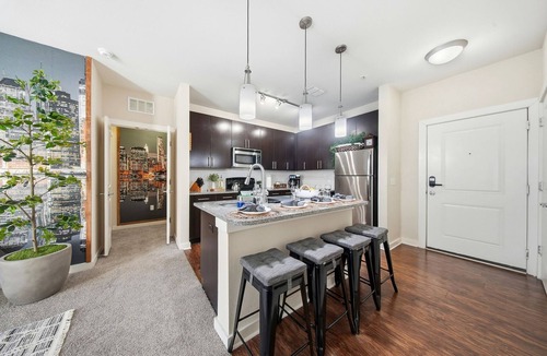 Courier City - Oscawana Apartment | Stylish 2BR w Balcony Pool Pet-friendly 15