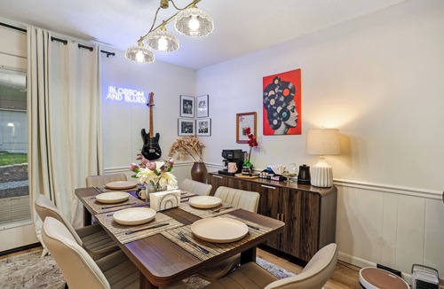 Macon House | Stylish 3BR w/EV charger,Firepit, workspace,fast wifi,vinyl, near downtown Macon