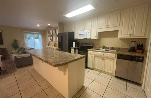Valdosta House | Stylish 4-bedroom, 3 Bath Townhome in Valdosta