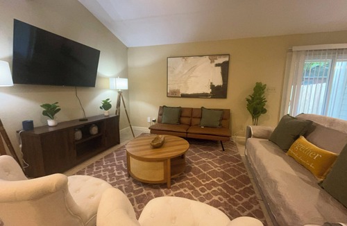 Valdosta House | Stylish 4-bedroom, 3 Bath Townhome in Valdosta