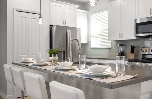 Four Corners Cottage | Stylish 5BR Home With Themed Bedrooms