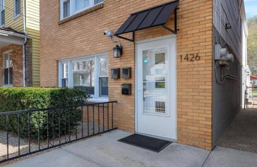Pittsburgh Apartment | Stylish and Modern 2Bdr Apartment in Millvale/Lawrenceville