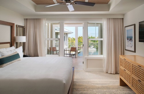 Holmes Beach Hotel | Stylish, Boutique, Two-Bedroom Villa with Fully-Equipped Kitchen and Balcony