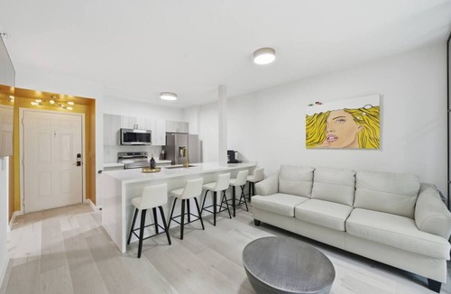Downtown West Palm Beach Apartment | Stylish City Place WPB Escape - King Bed + Den
