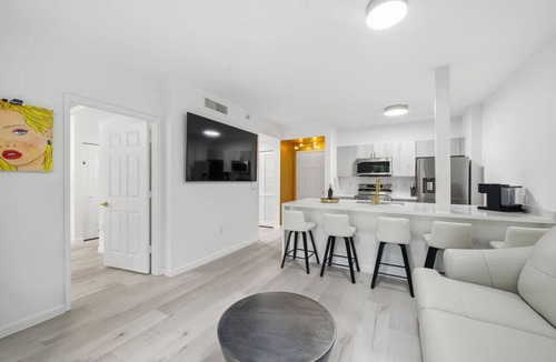 Downtown West Palm Beach Apartment | Stylish City Place WPB Escape - King Bed + Den