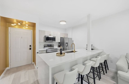 Downtown West Palm Beach Apartment | Stylish City Place WPB Escape - King Bed + Den