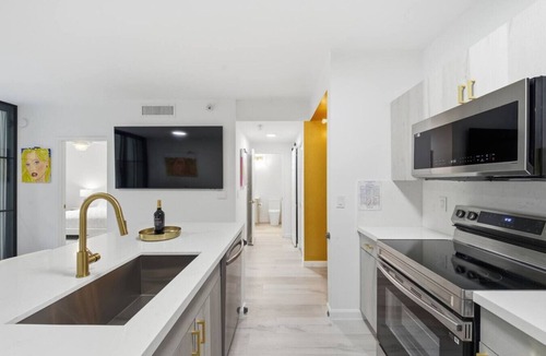 Downtown West Palm Beach Apartment | Stylish City Place WPB Escape - King Bed + Den