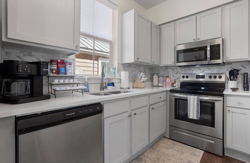 Ocean Springs Cottage | Stylish Downtown Cottage w/Golf Cart for Rent