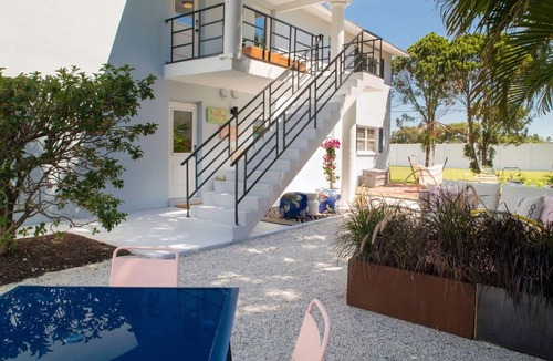 Pasadena On The Gulf Apartment | Stylish & Eclectic Modern 2/1 Apt – WeAreAuthentic