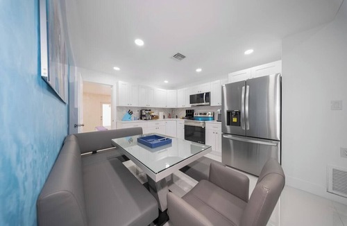 Fontainebleau Villa | Stylish Entire home in Miami, Florida, United States - Full Comfort & Privacy