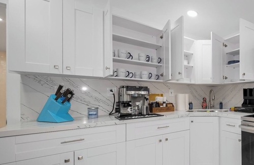 Fontainebleau Villa | Stylish Entire home in Miami, Florida, United States - Full Comfort & Privacy