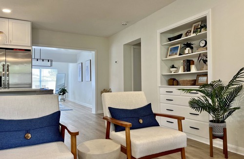 Largo House | Stylish Home. Heated Pool & Spacious Parking
