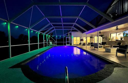 Wellington Villa | Stylish Lake Luxe Equine on waterfront w screened in heated pool Lake Views Hosted By Relaxtay
