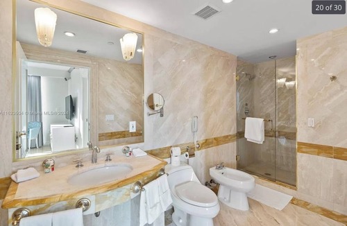 South of Fifth Hotel | Stylish Miami Beach Condo Oceanfront Hilton Pool Gym WiFi