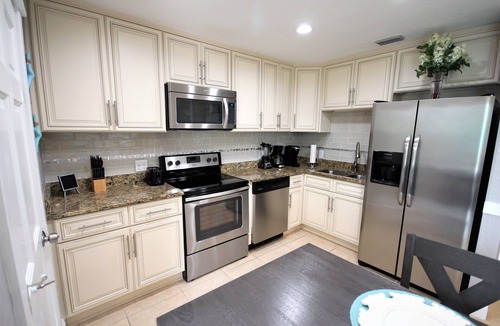 Fort Myers Beach Apartment | Stylish + Modern 2 bedroom, 2 bath. The 'Mermaid Suite'. One block to the beach