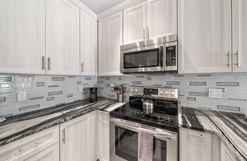 Orlando Beach Condo | Stylish Riverfront Villa W/Private beach access, Fire Pit, & BBQ Grills 🥂🌸