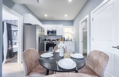 Harrison Apartment | Stylish Secret: 1 FREE parking + walk to train, Sleep 8, ✨10% OFF 7 days