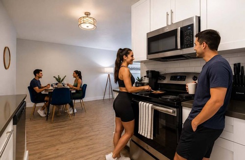 Beach Park Apartment | Stylish South Tampa Stay | Pool, Gym & King Suites