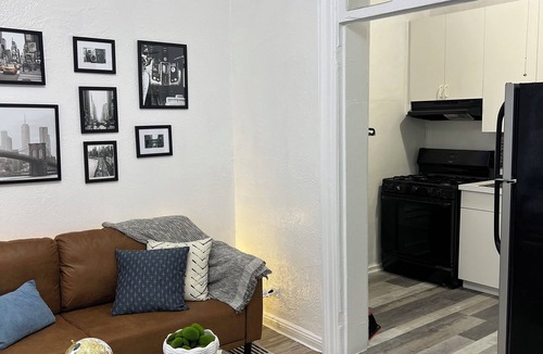 Central Park North Bed & Breakfast | Stylish & Spacious 2BR Apartment in the Heart of Harlem, close to Transportation