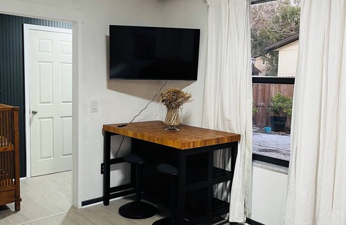New Port Richey Apartment | Stylish studio/3 min Downtown New Port Richey.