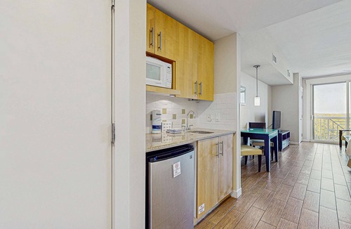 Baytowne Wharf Apartment | Stylish suite with a shared pool,hot tub and golf course,bay views