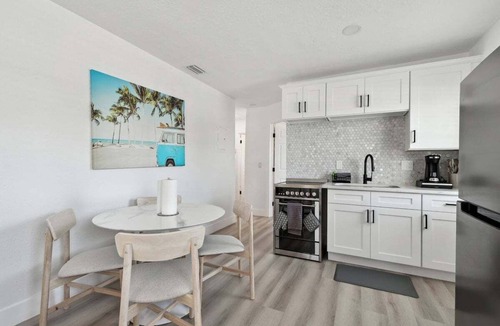 Treasure Island Apartment | Stylish Treasure Island Getaway - Unit 8