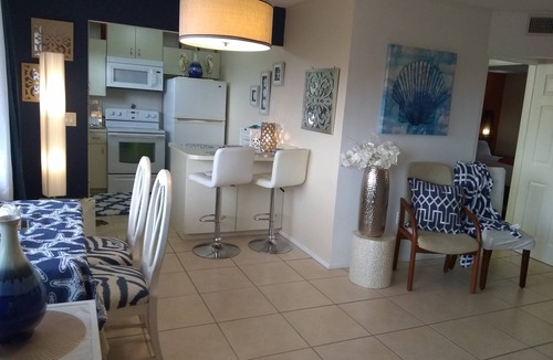 Trailer Estates Condo | Stylish Updated condo near Bradenton/Holmes beach -Anna marie island-Heated pool