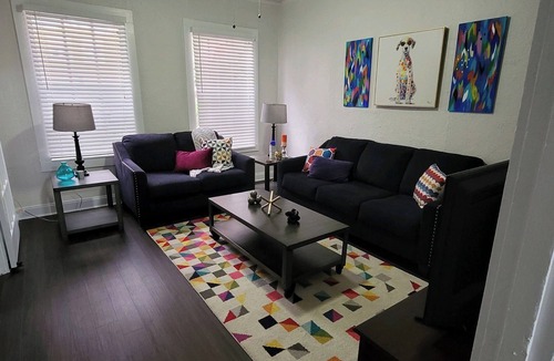 Courier City - Oscawana Apartment | Suite 2 - Casablanca of Hyde Park