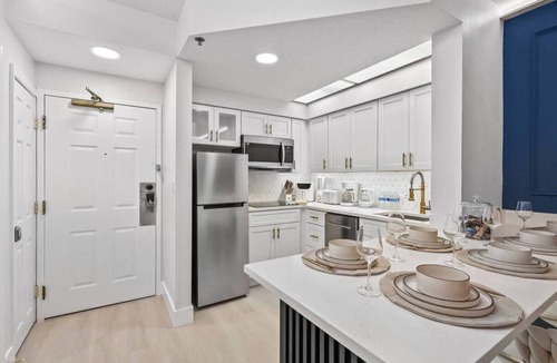 Florida Central Atlantic Coast Villa | Suite c/Vista Piscina + Parking Gratis