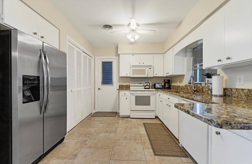 Clintwood Acres House | Summer dates now available 2 bed/2bath home minutes from the beach!