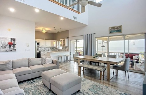 Bayshore Gardens House | Summer Price Break!3BD 3BA Townhome Side B Bring Your Boat!