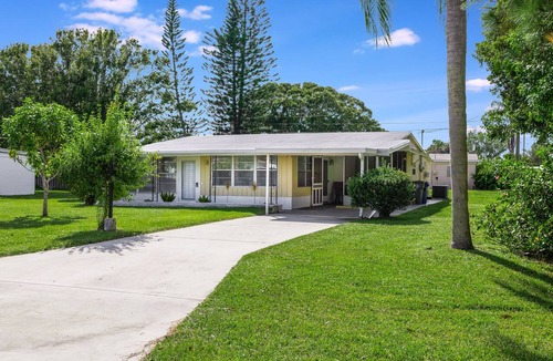 Rock Ridge House | SuMmer SaLe @ Stylish Beach House! Newly renovated! 2-1 home! Location Location