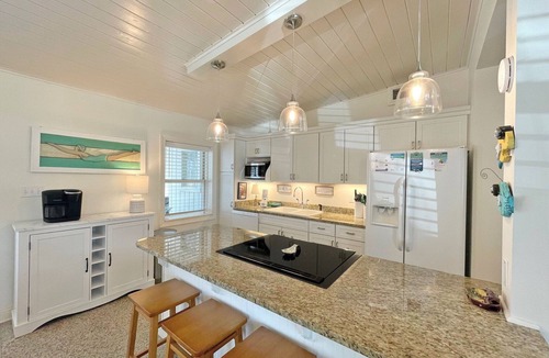 Villa Segunda House | Summer Savings! Beach Bungalow Steps to the Beautiful Gulf & Sugar White Sand